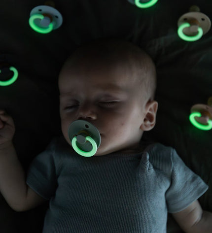 2 бр. Биберони BIBS COLOUR Iron GLOW/Baby Blue GLOW, 6-18 месеца