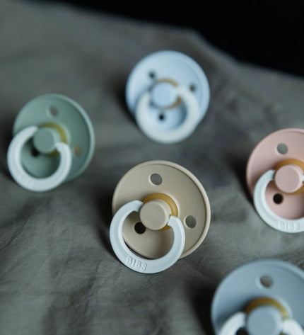 2 бр. Биберони BIBS COLOUR Iron GLOW/Baby Blue GLOW, 6-18 месеца